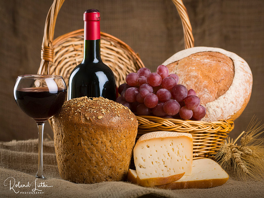 Natura morta vino pane e uva